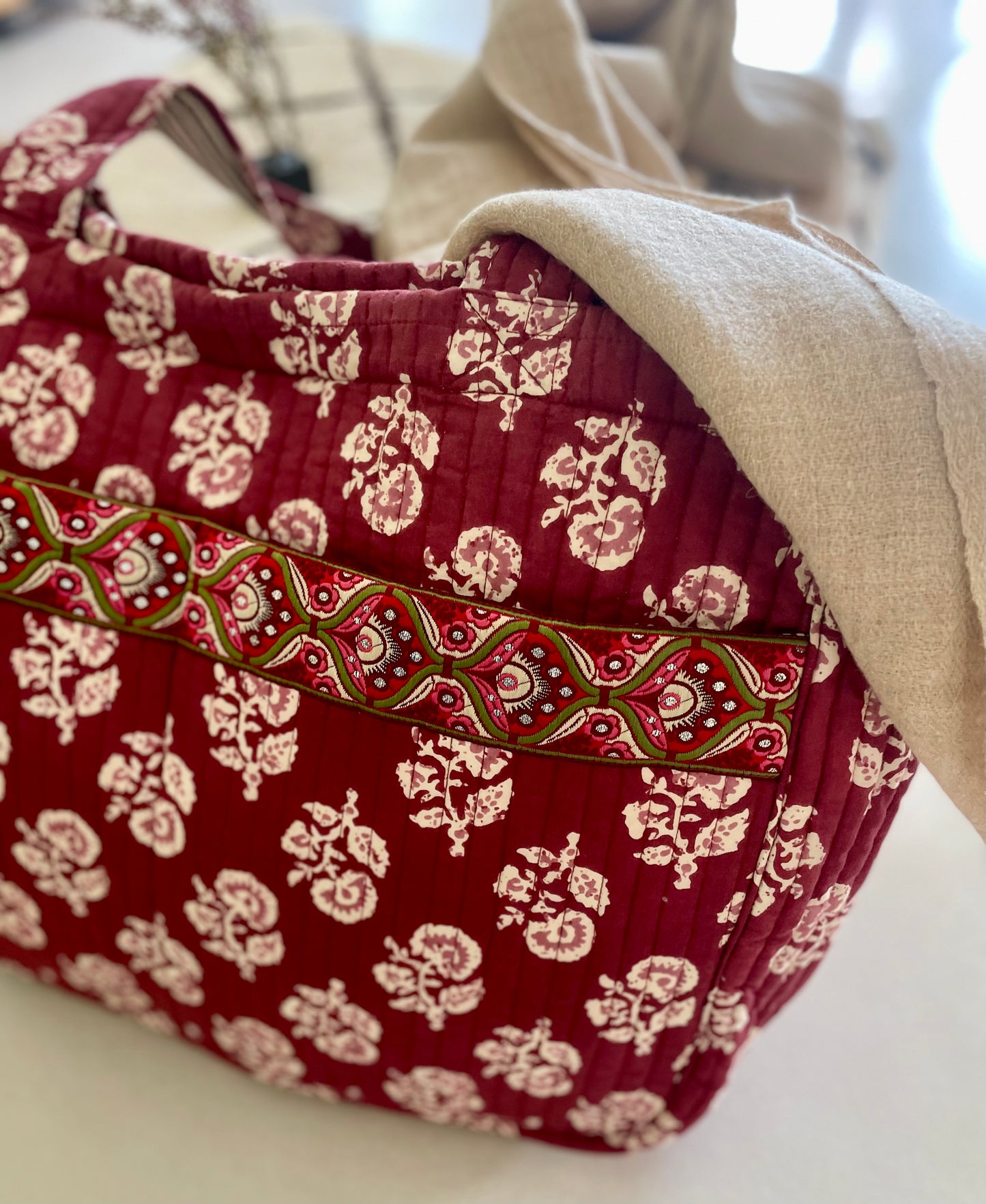 Cabas ruban en  coton blockprint matelassé Bordeaux