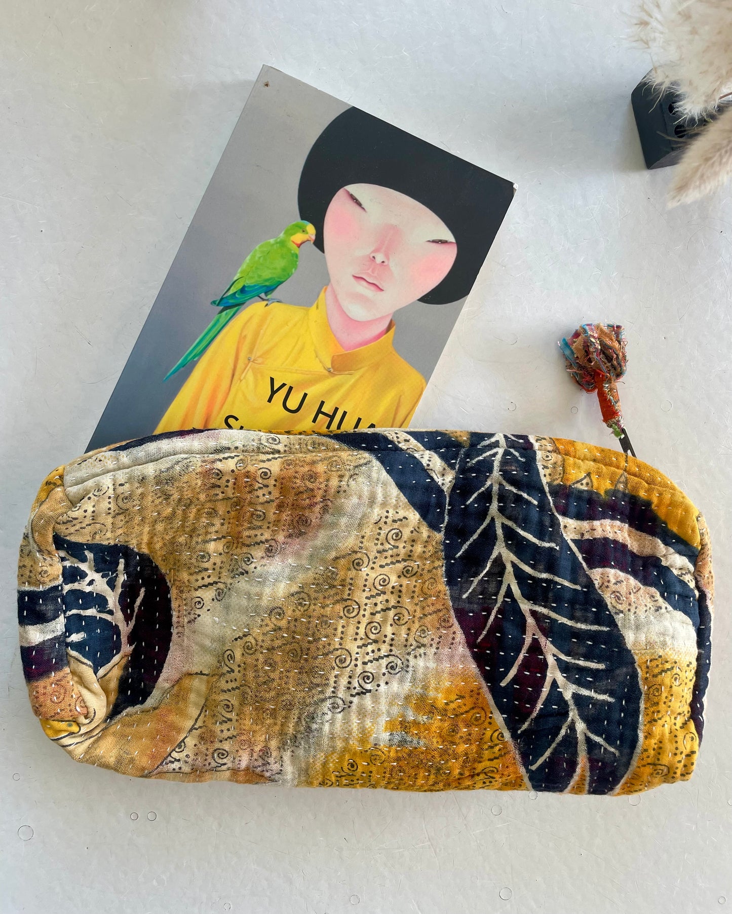 Trousse ronde en Kantha  | Moutarde