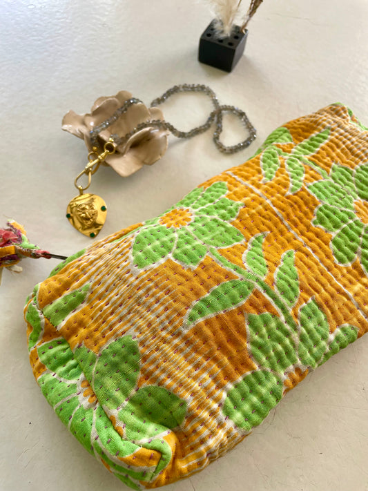 Trousse ronde en Kantha  |  Verte & orange