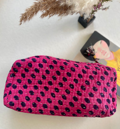 Trousse ronde en Kantha  |   Fuchsia à pois