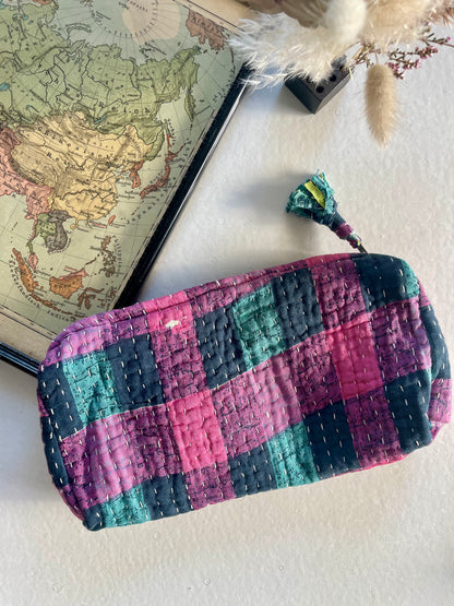 Trousse ronde en Kantha  |   Fuchsia & Marine