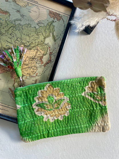 Petite pochette en kantha  |   Sable & vert