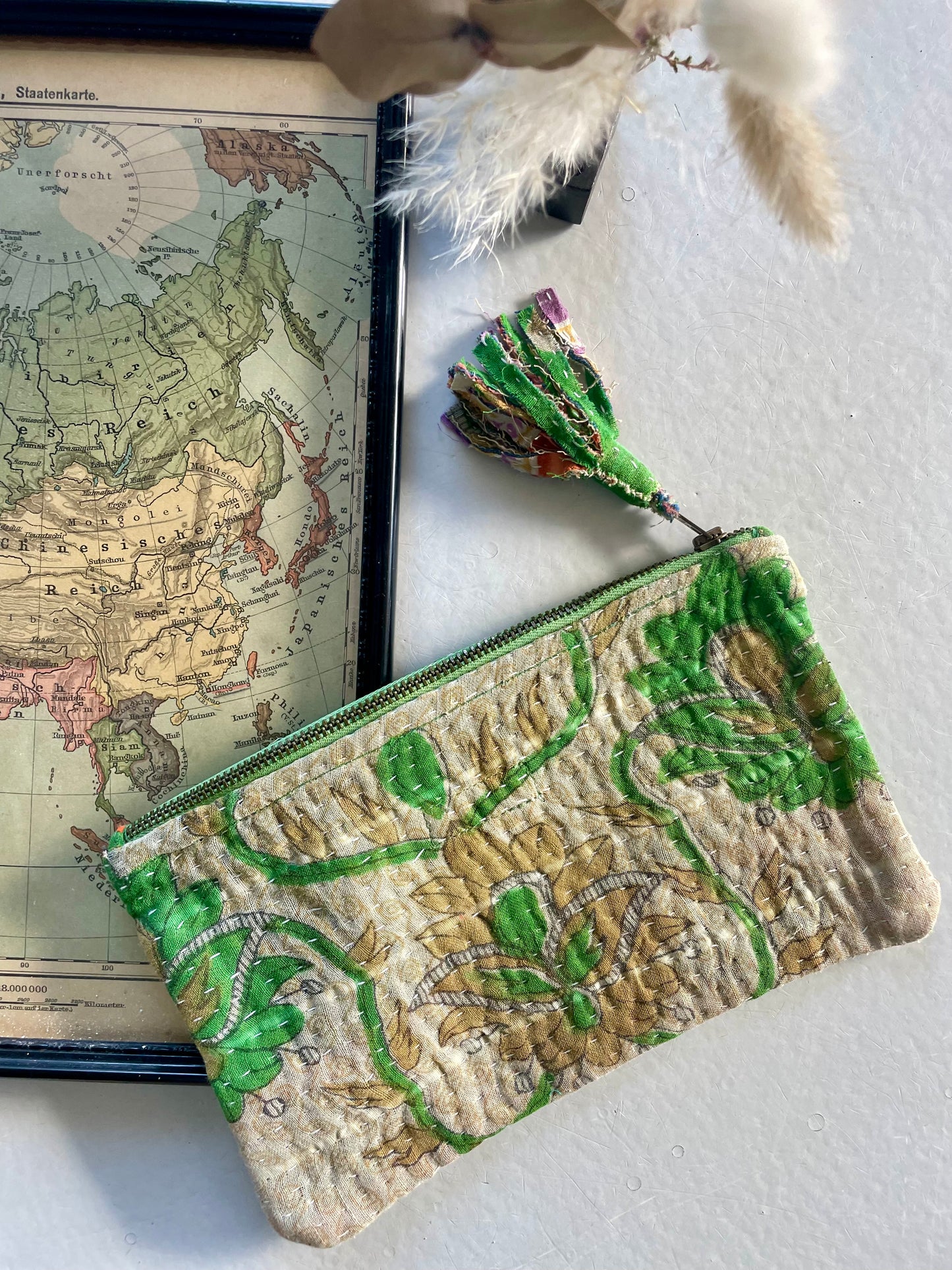 Petite pochette en kantha  |   Sable & vert