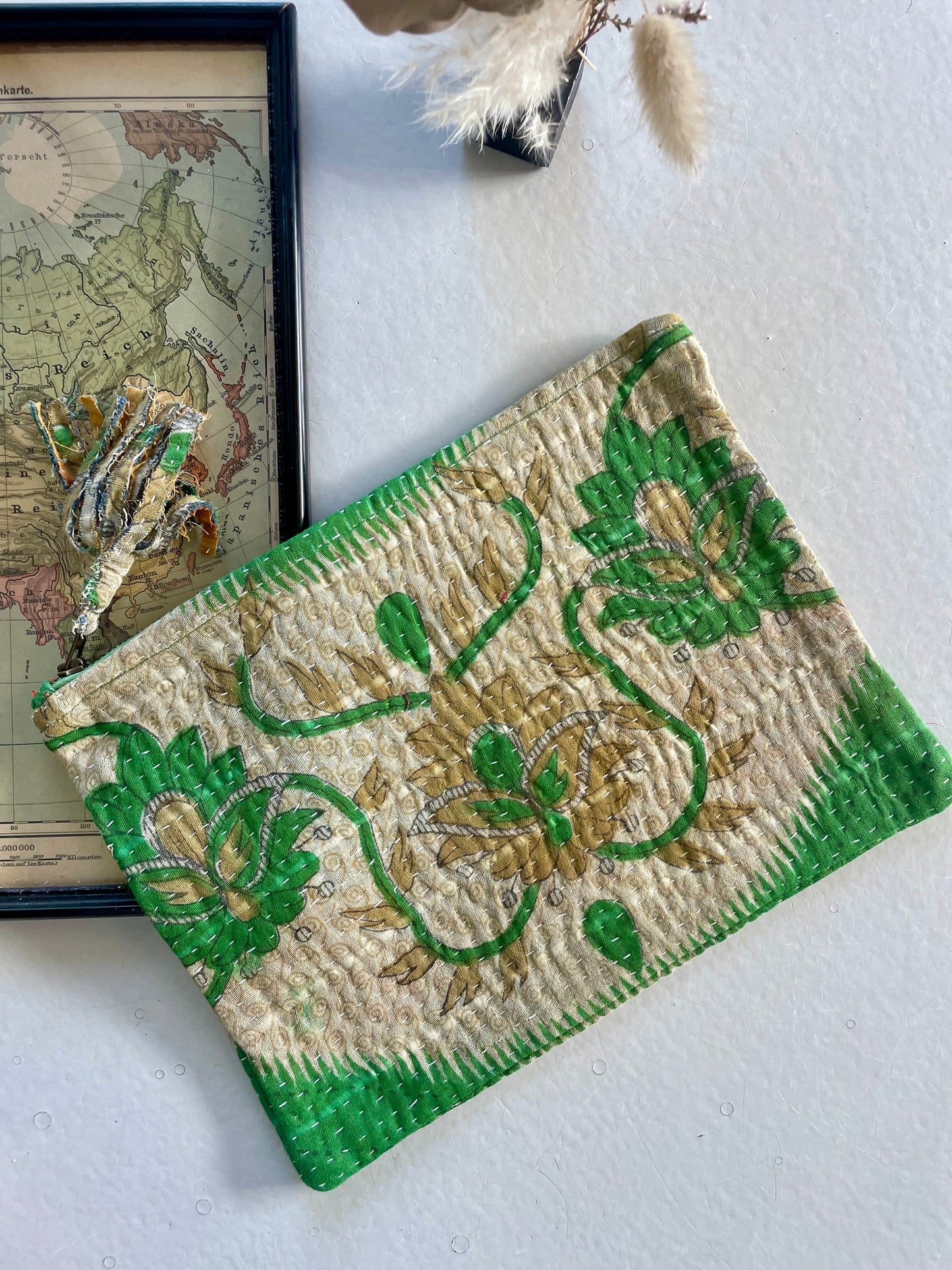 Grande pochette en kantha  |  sable vert