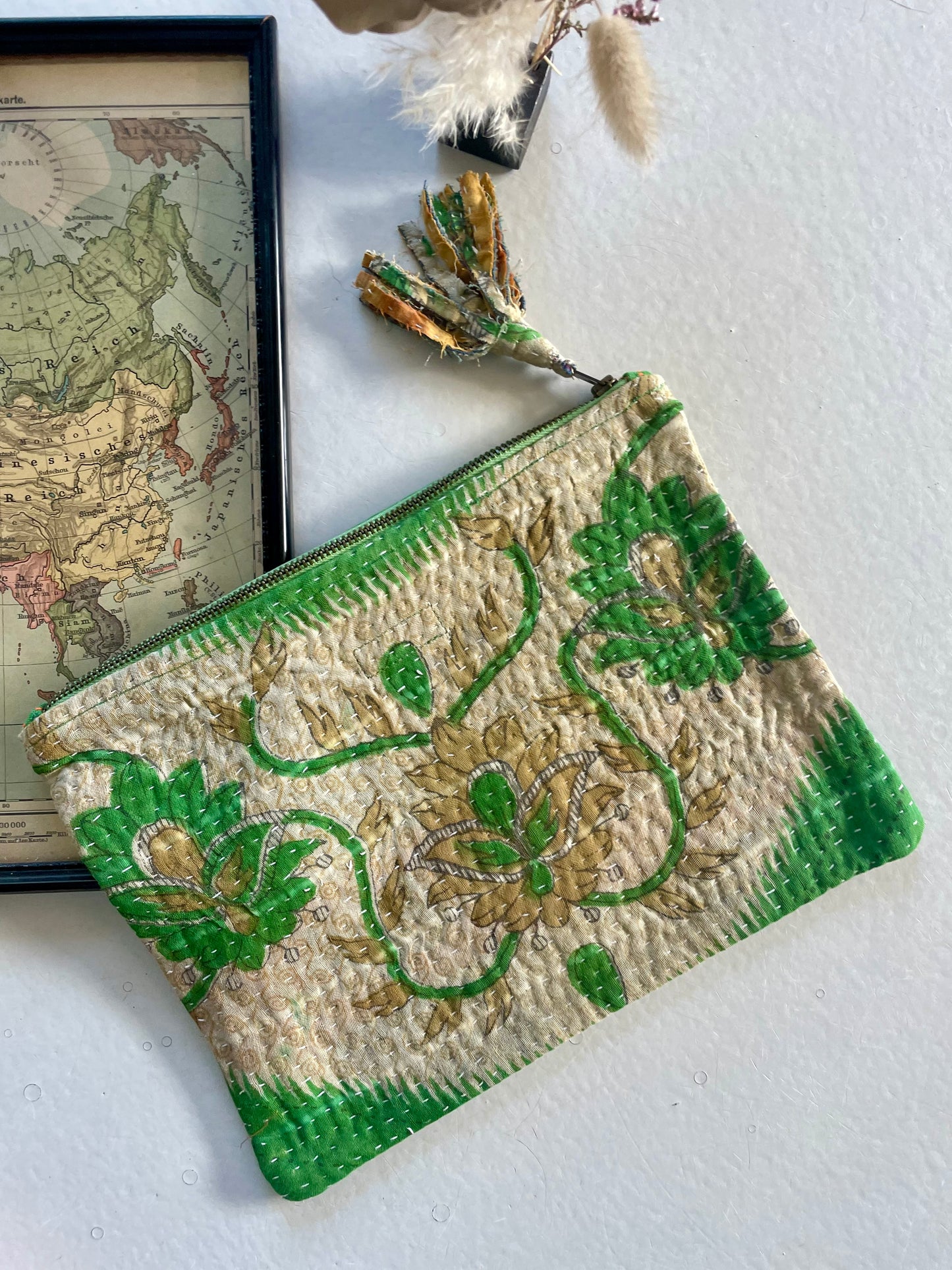 Grande pochette en kantha  |  sable vert