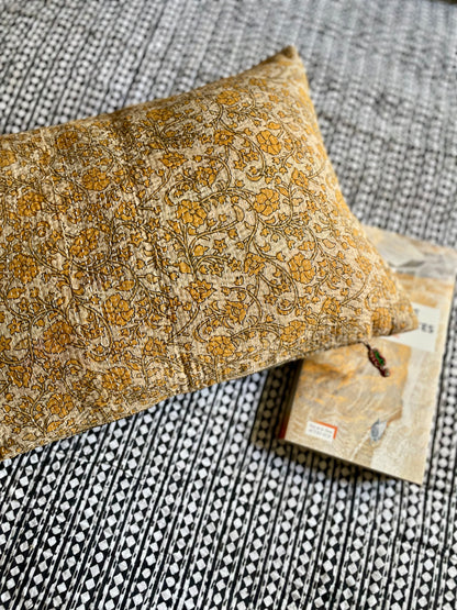 Housse de coussin en kantha   |  Floral moutarde
