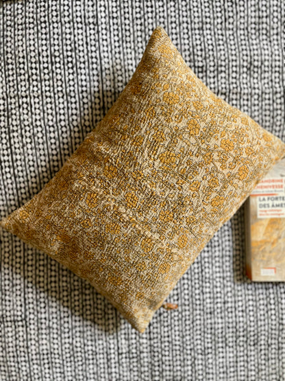 Housse de coussin en kantha   |  Floral moutarde