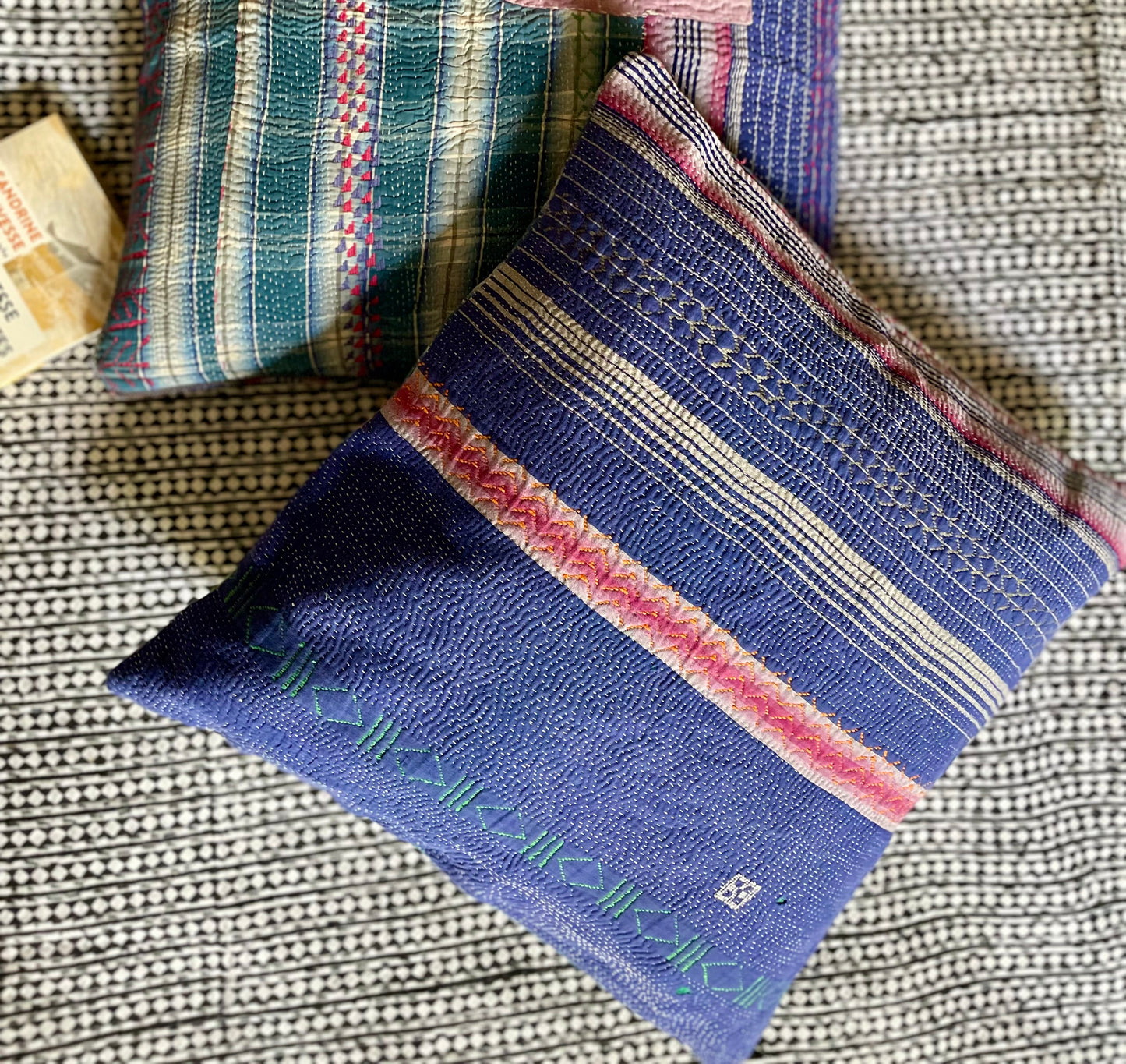 Housse de coussin en kantha   |  Bleu violet