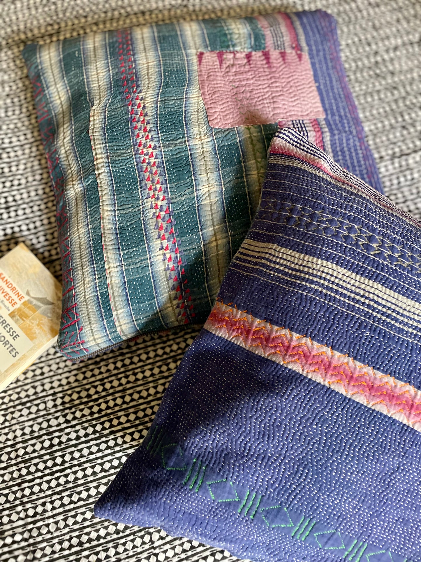 Housse de coussin en kantha   |  Bleu violet