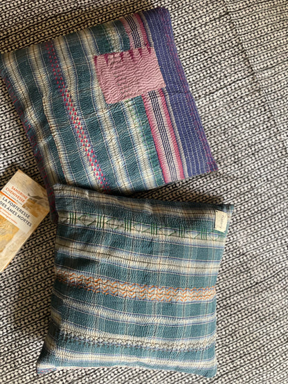 Housse de coussin en kantha   |  Bleu violet