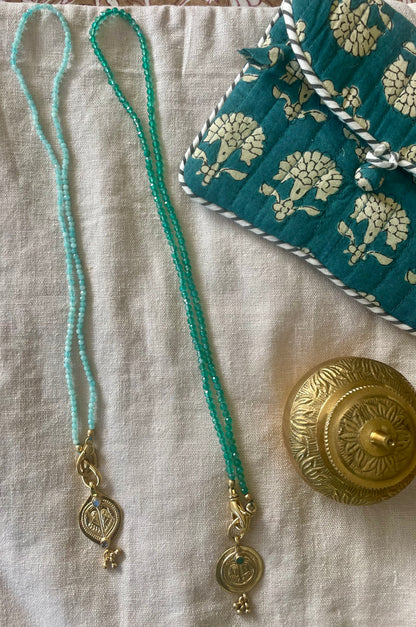 Collier VERDE avec pierres semi-précieuses et médaille plaqué or