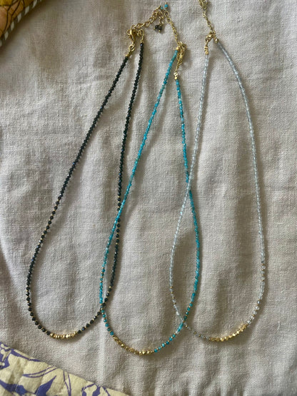 Collier PURA en laiton plaqué or et pierres fines semi-précieuses