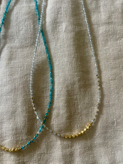 Collier PURA en laiton plaqué or et pierres fines semi-précieuses