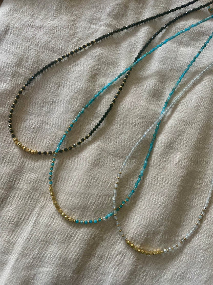 Collier PURA en laiton plaqué or et pierres fines semi-précieuses