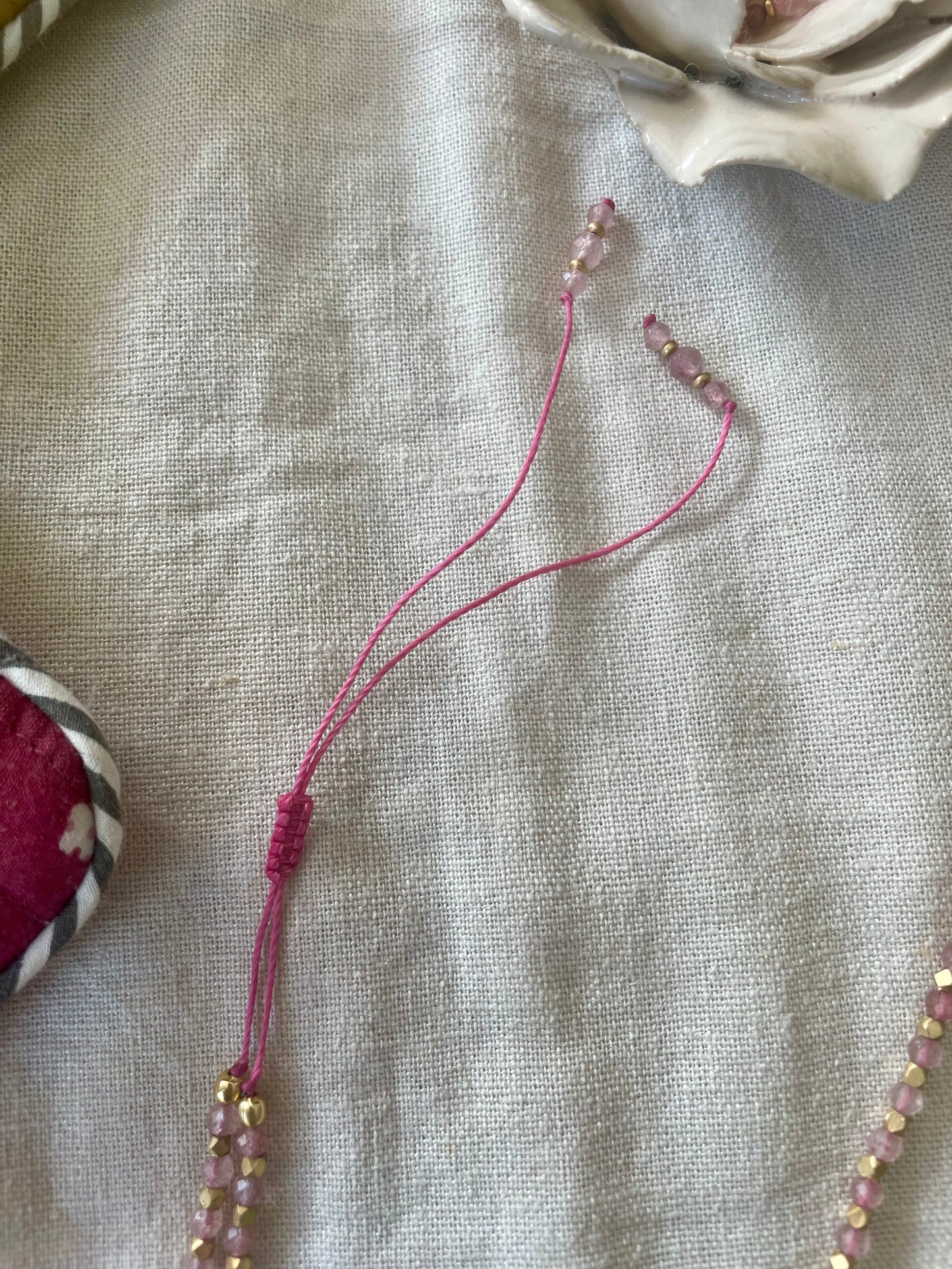 Collier MINA en laiton plaqué or et quartz rose