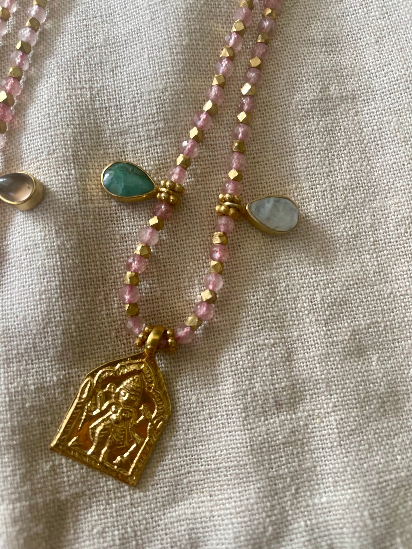 Collier MINA en laiton plaqué or et quartz rose