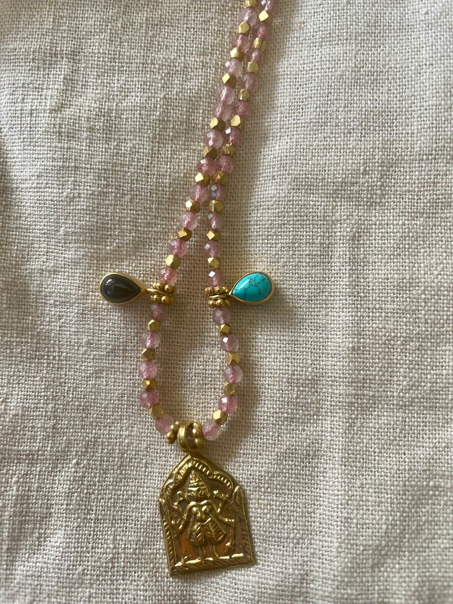 Collier MINA en laiton plaqué or et quartz rose