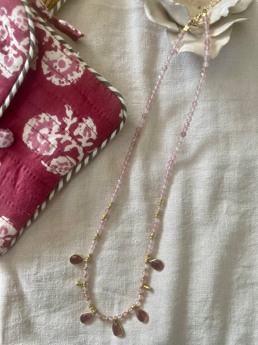 Collier ROSA en quartz rose et pendentifs grenat