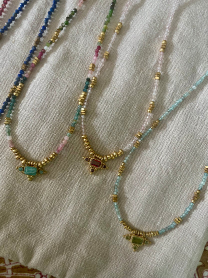 Collier PRIYA avec pierres semi-précieuses et pampilles