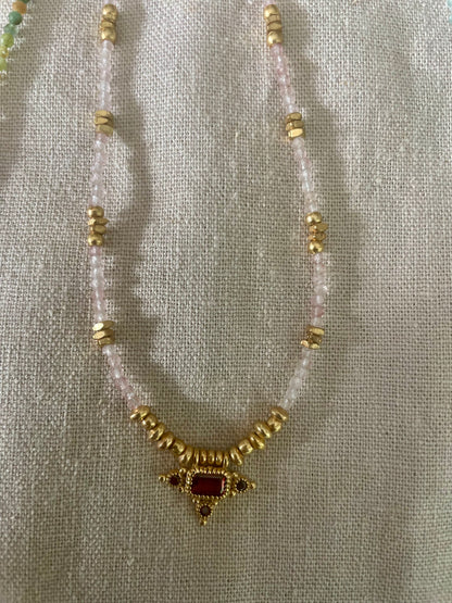 Collier PRIYA avec pierres semi-précieuses et pampilles