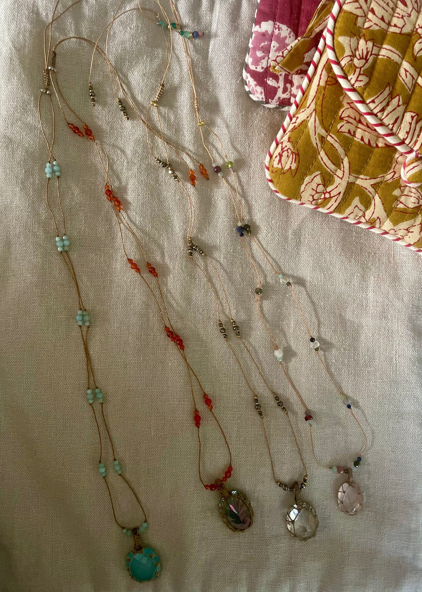 Collier INDIA fil de soie et pierres semi-précieuses