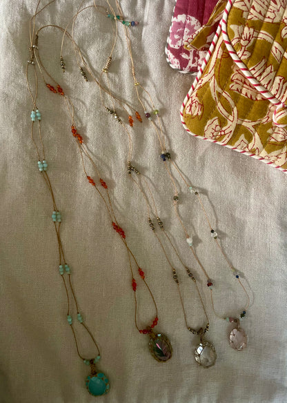 Collier INDIA fil de soie et pierres semi-précieuses