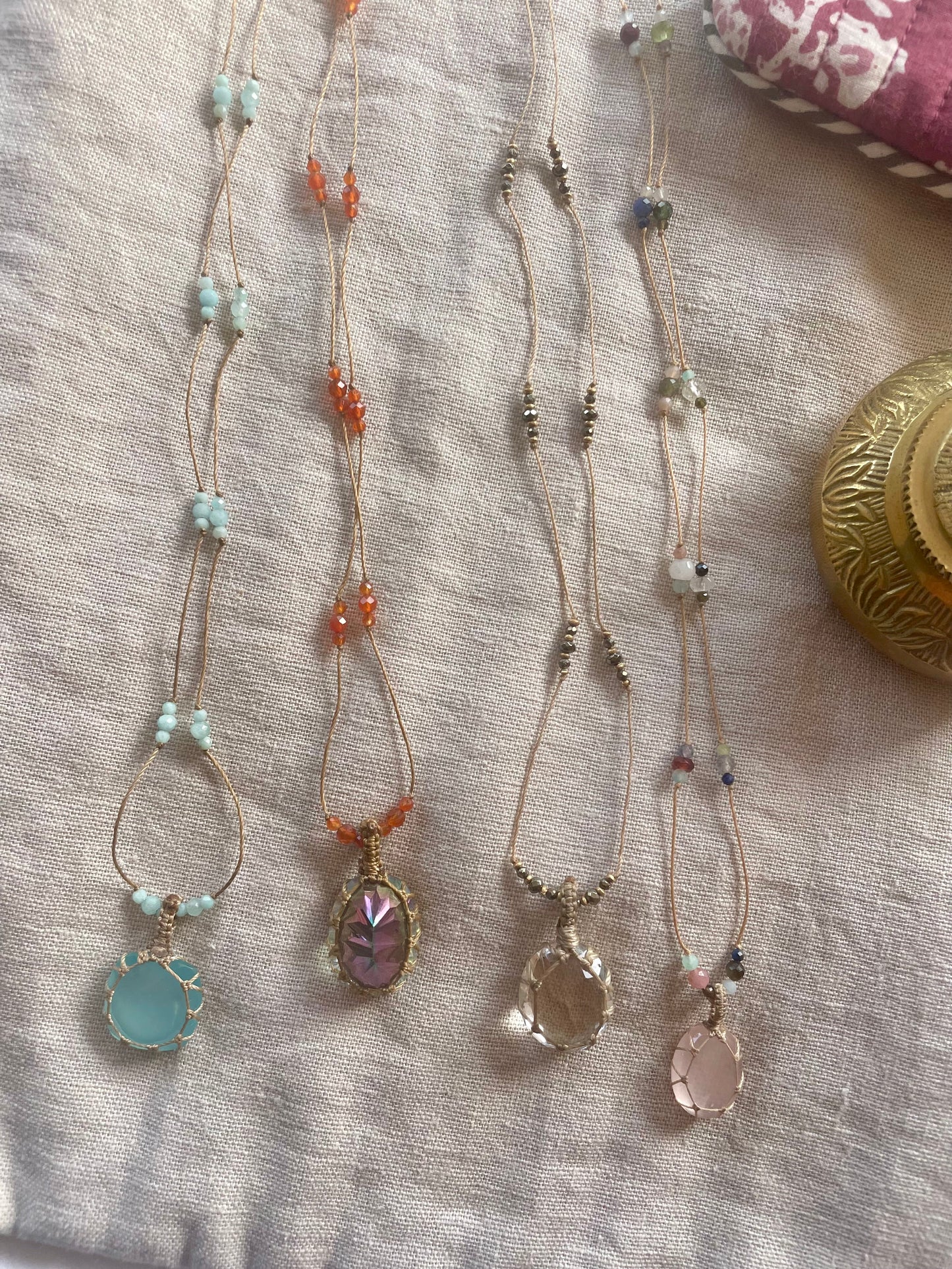 Collier INDIA fil de soie et pierres semi-précieuses