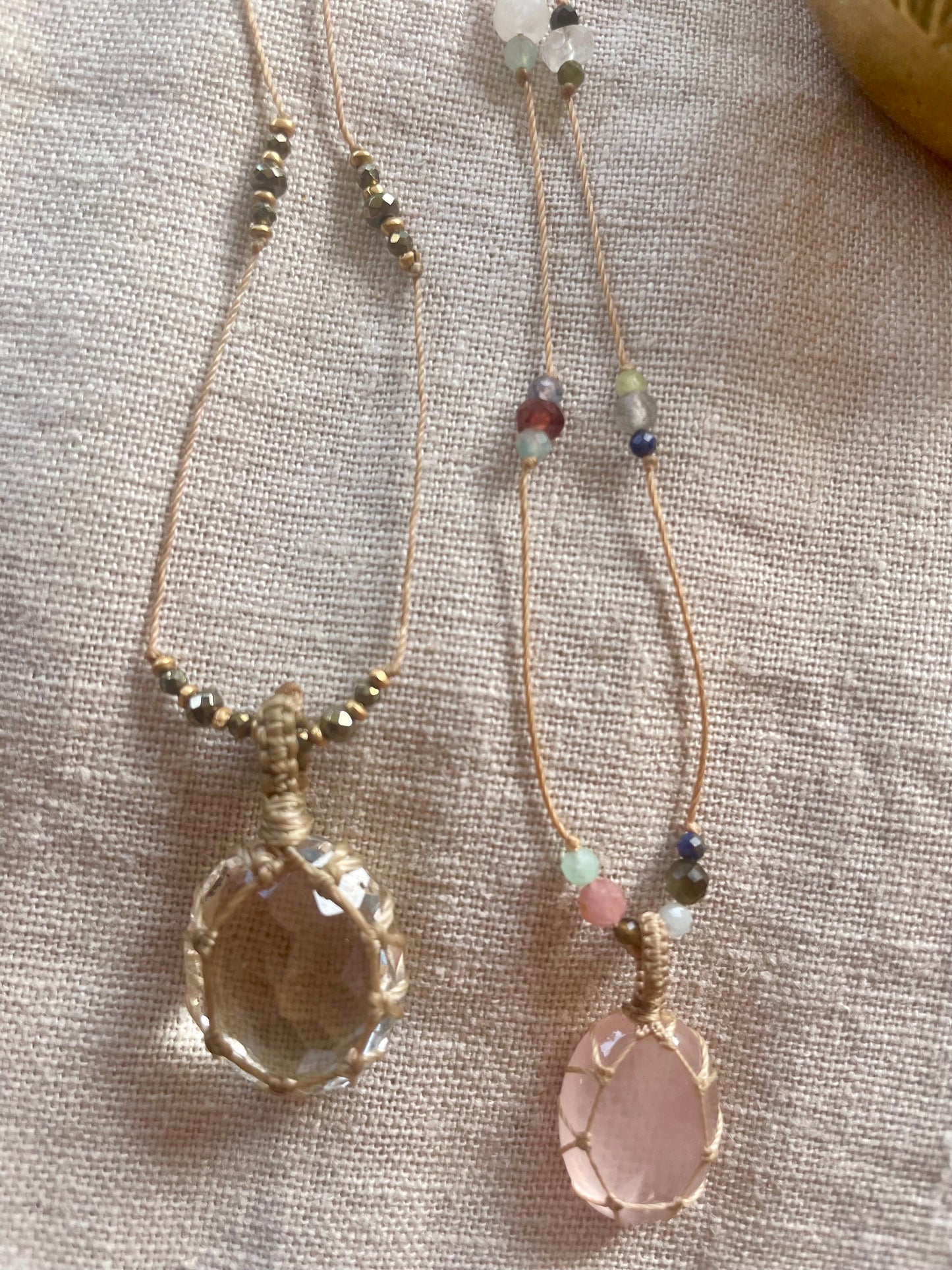 Collier INDIA fil de soie et pierres semi-précieuses