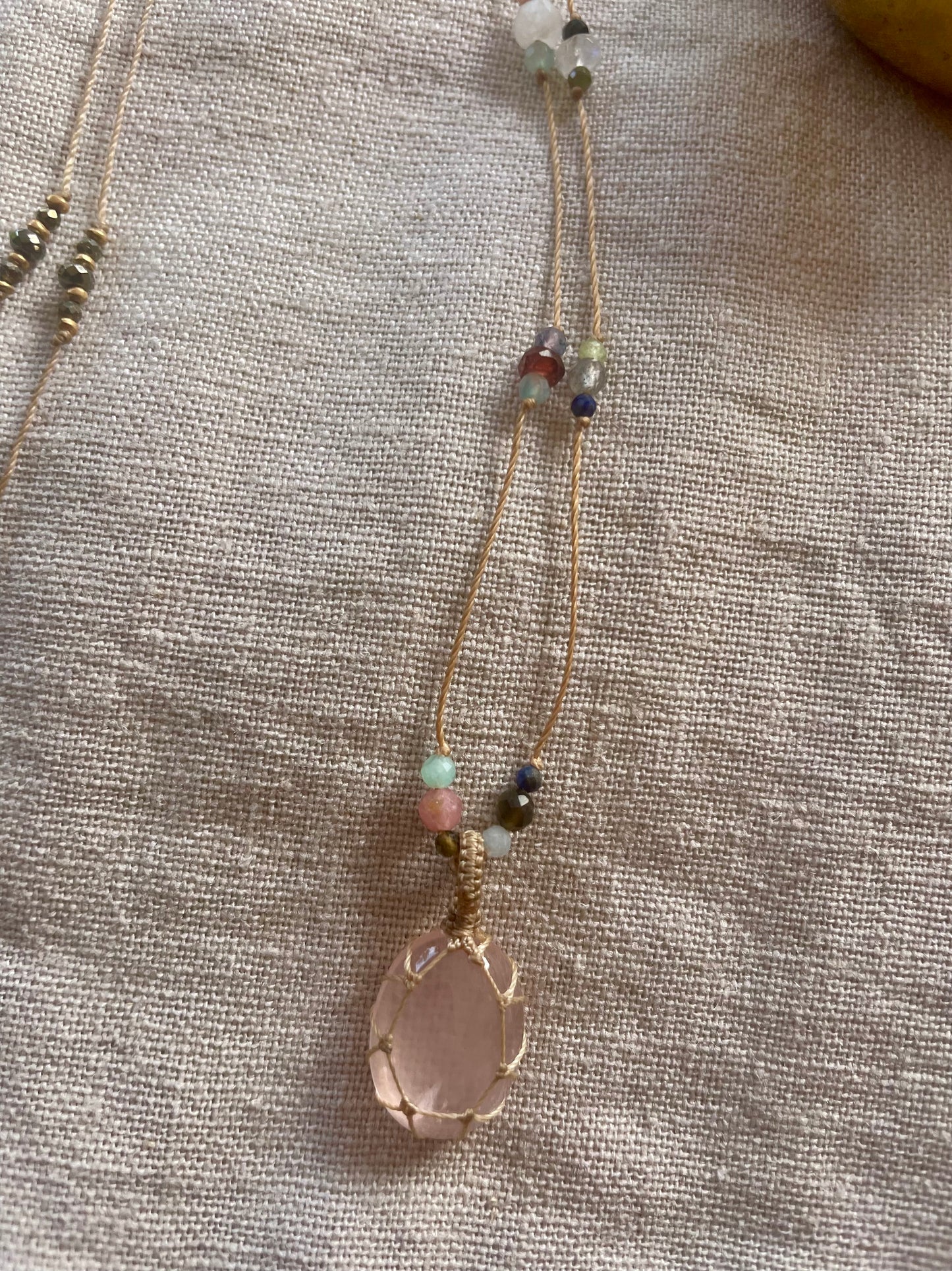 Collier INDIA fil de soie et pierres semi-précieuses