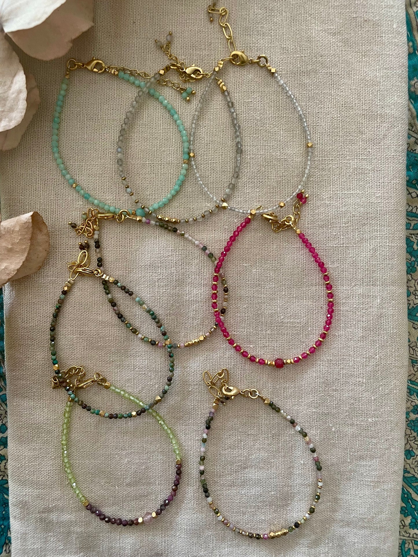 Bracelet petites pierres semi-précieuses