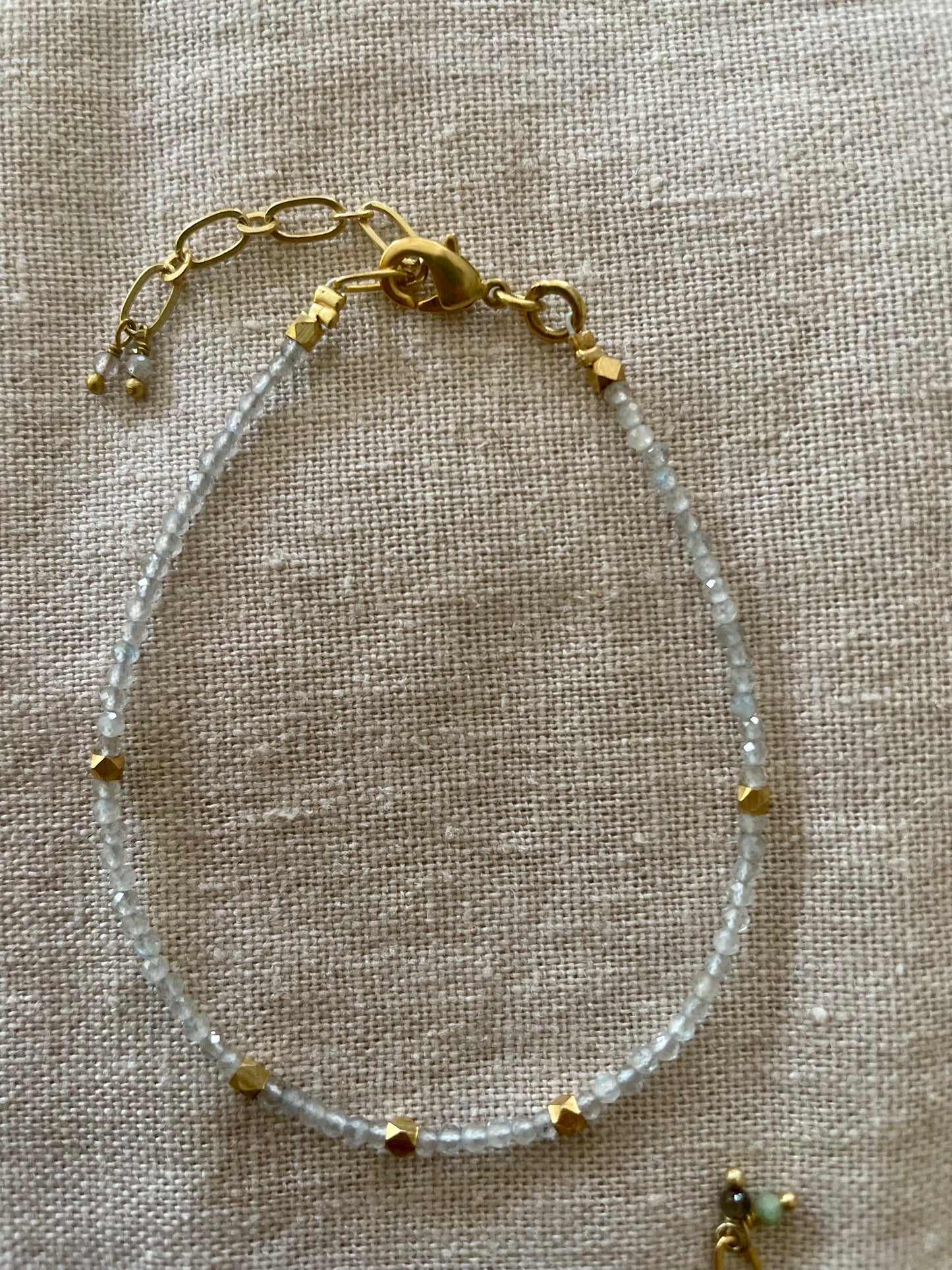 Bracelet petites pierres semi-précieuses