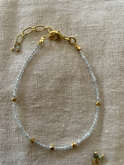 Bracelet petites pierres semi-précieuses