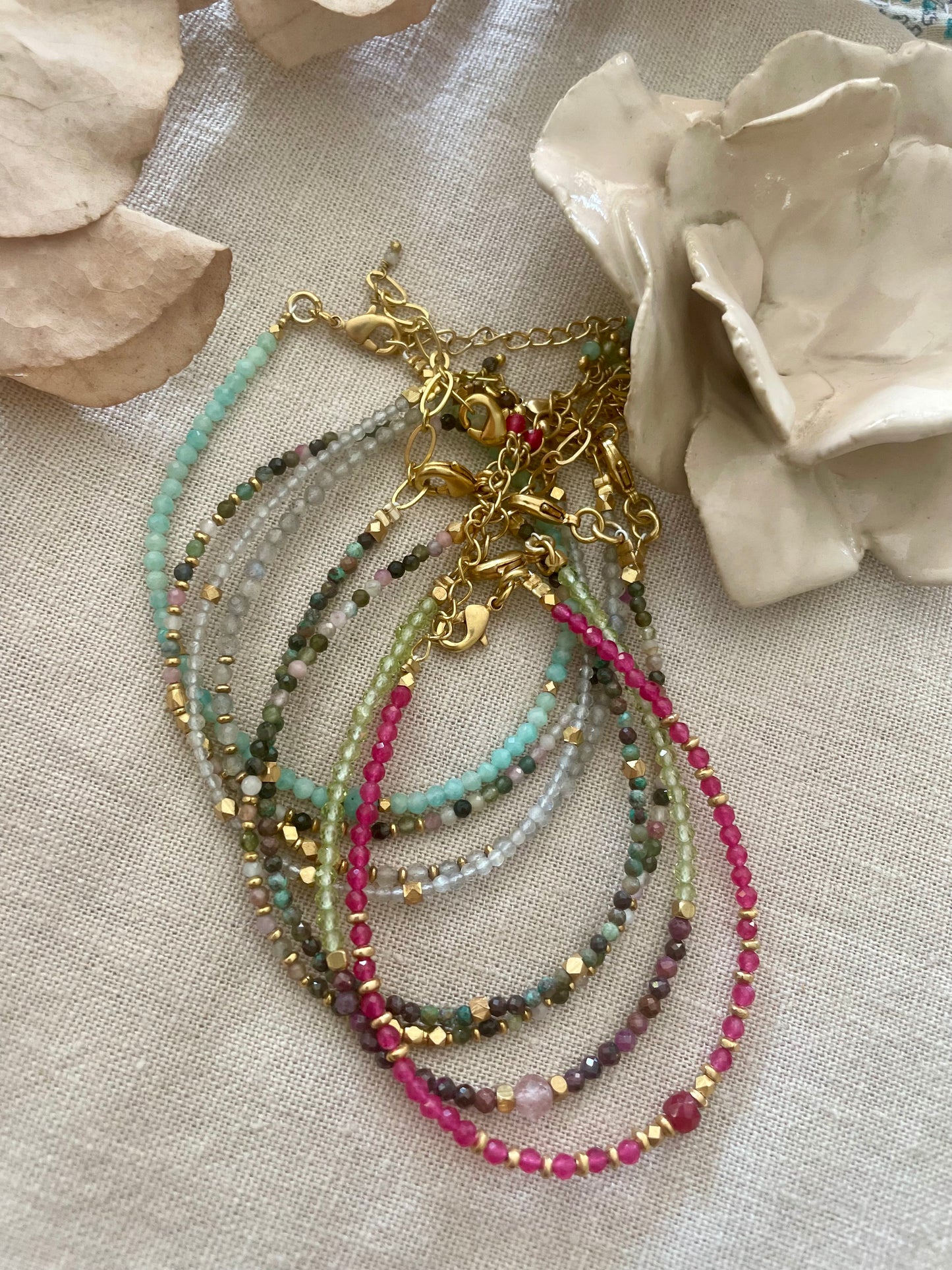 Bracelet petites pierres semi-précieuses