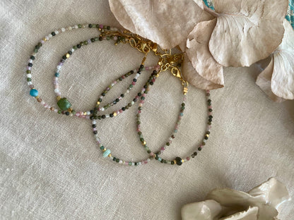 Bracelet  petites pierres semi-précieuses multicolores