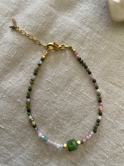 Bracelet  petites pierres semi-précieuses multicolores