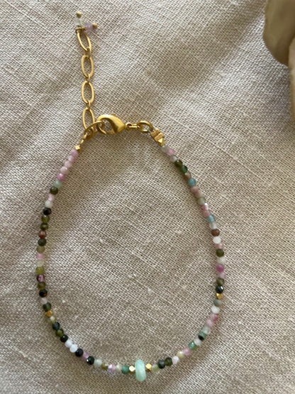 Bracelet  petites pierres semi-précieuses multicolores