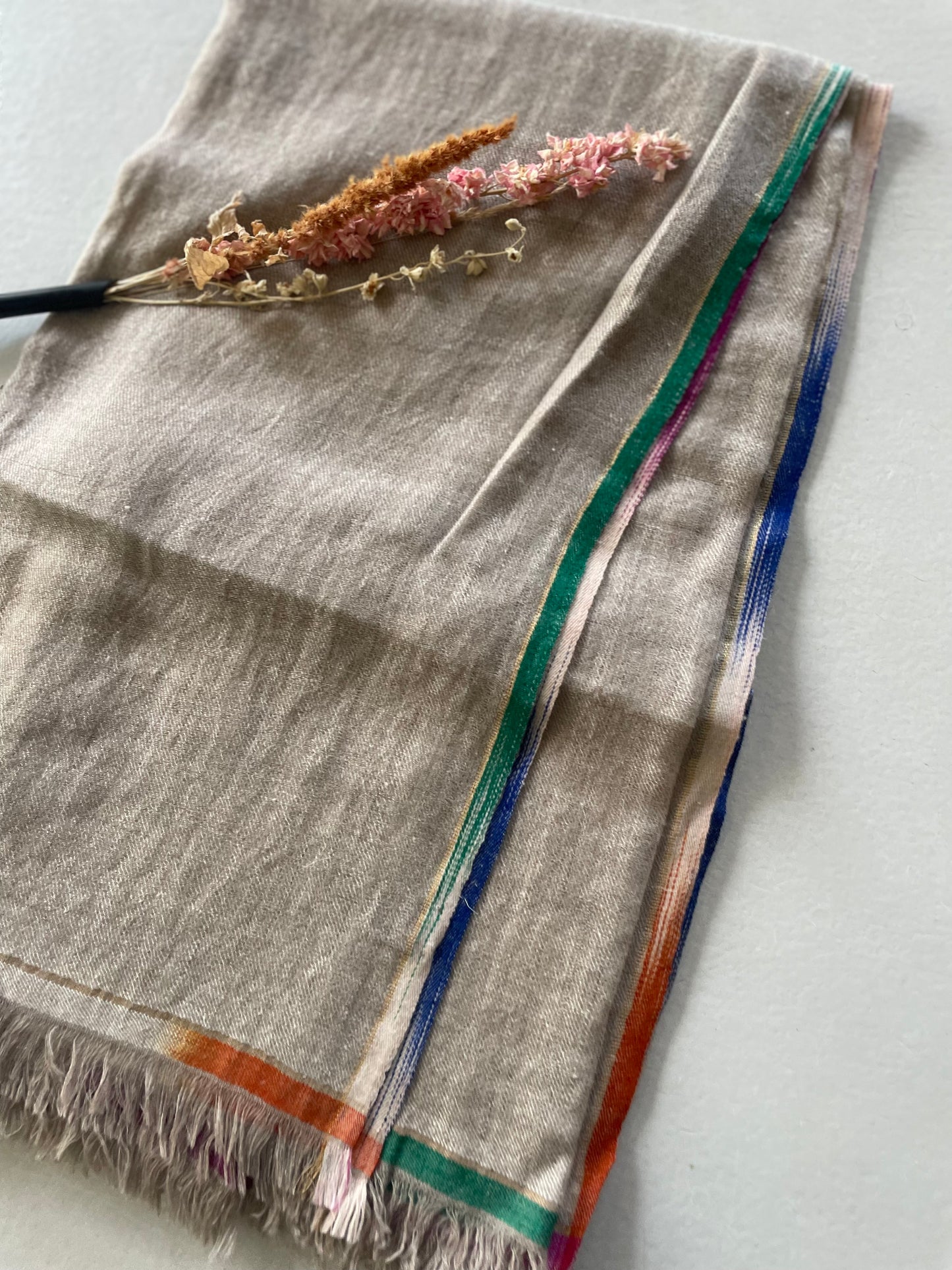 Etole en pur cachemire Ficelle avec liseré dégradé