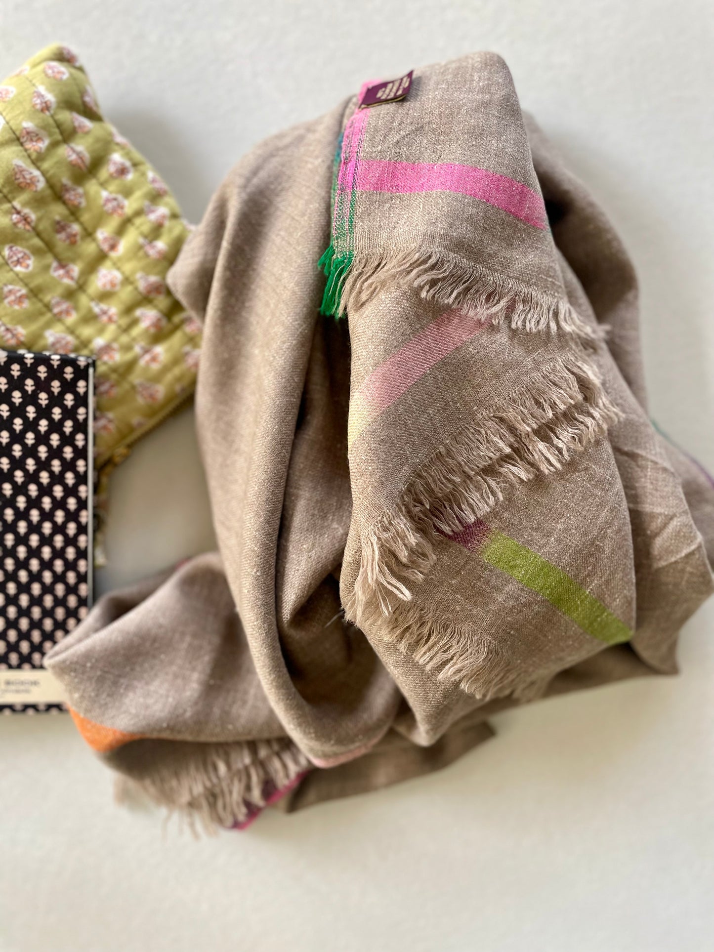 Etole en pur cachemire Chocolat doux avec liseré dégradé