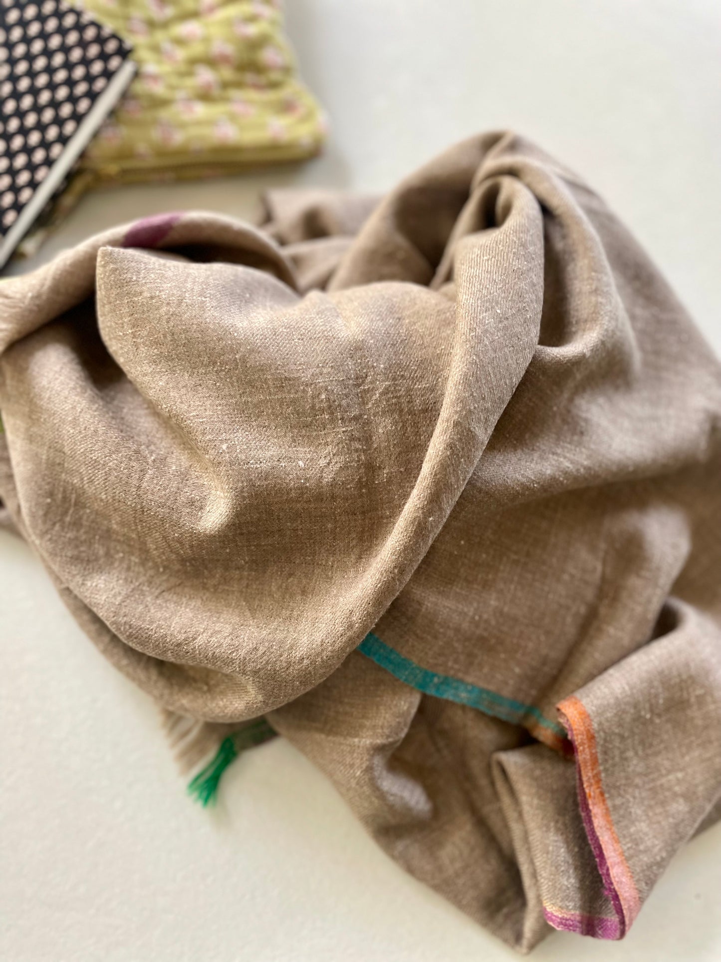 Etole en pur cachemire Chocolat doux avec liseré dégradé