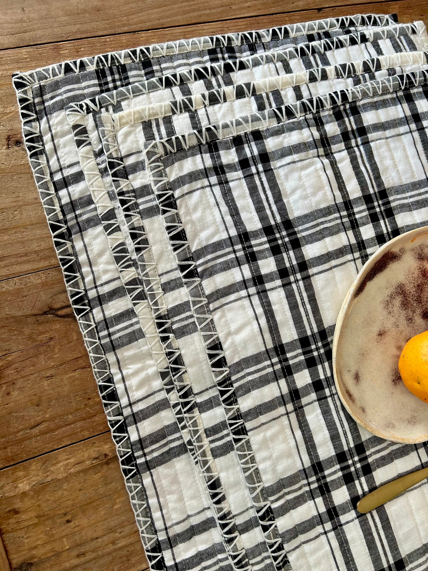 Set de table matelassé à carreaux noir et blanc  |  Petit format