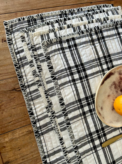 Set de table matelassé à carreaux noir et blanc  |  Petit format