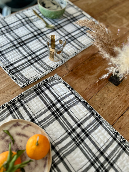 Set de table matelassé à carreaux noir et blanc  |  Petit format