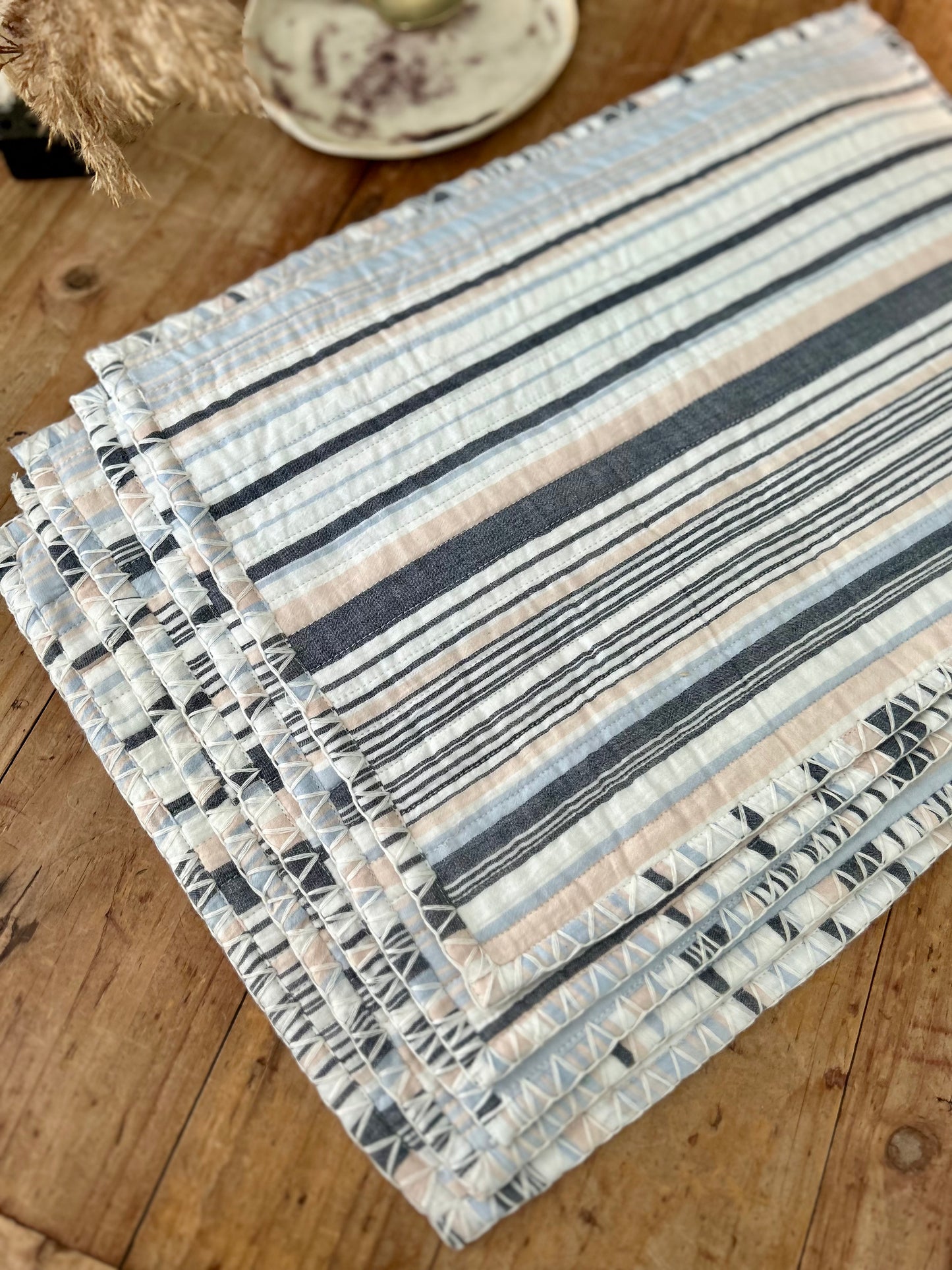 Set de table matelassé pastel à rayures  |  Petit format