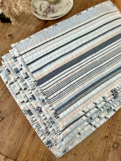 Set de table matelassé pastel à rayures  |  Petit format