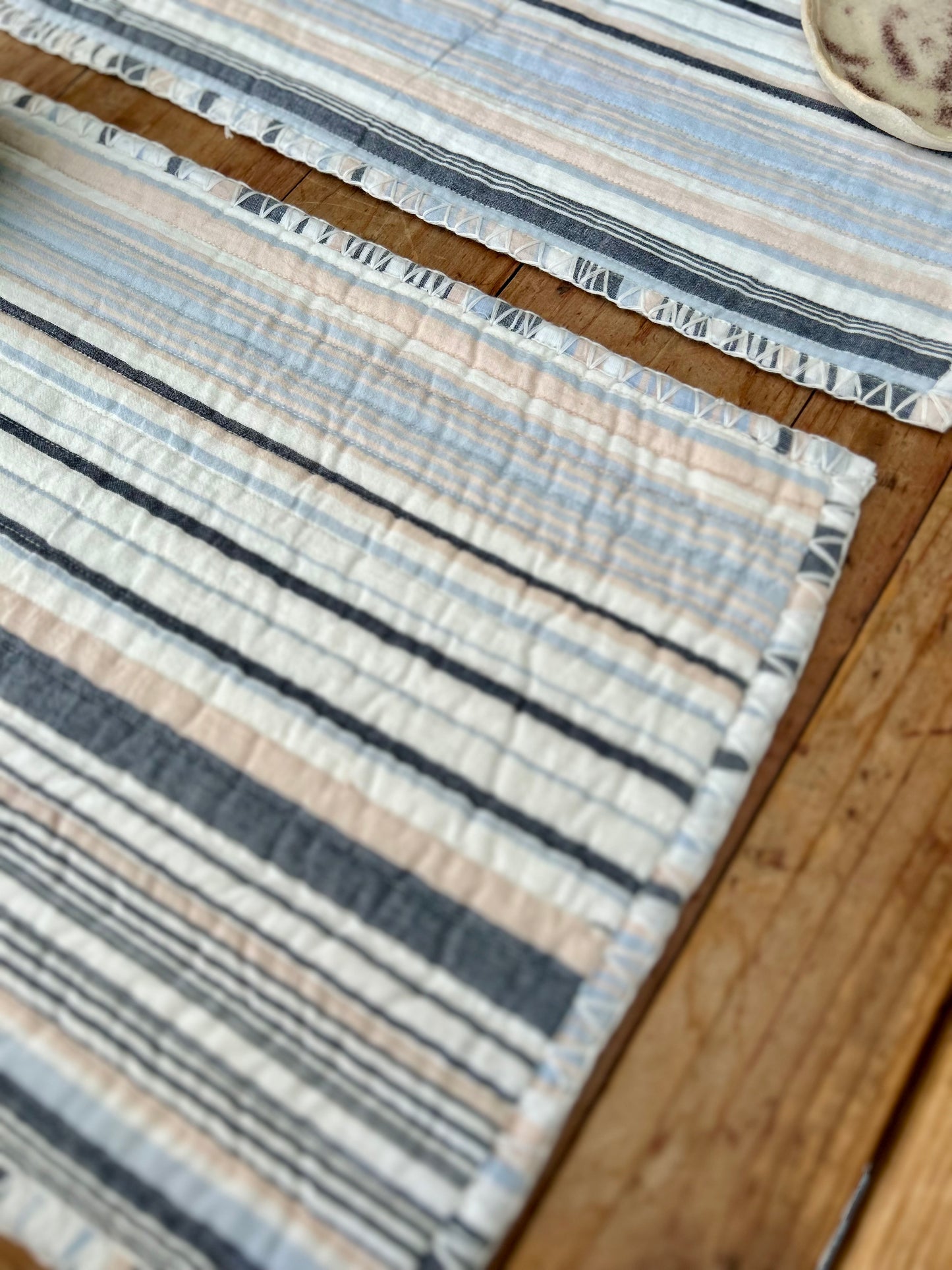 Set de table matelassé pastel à rayures  |  Petit format