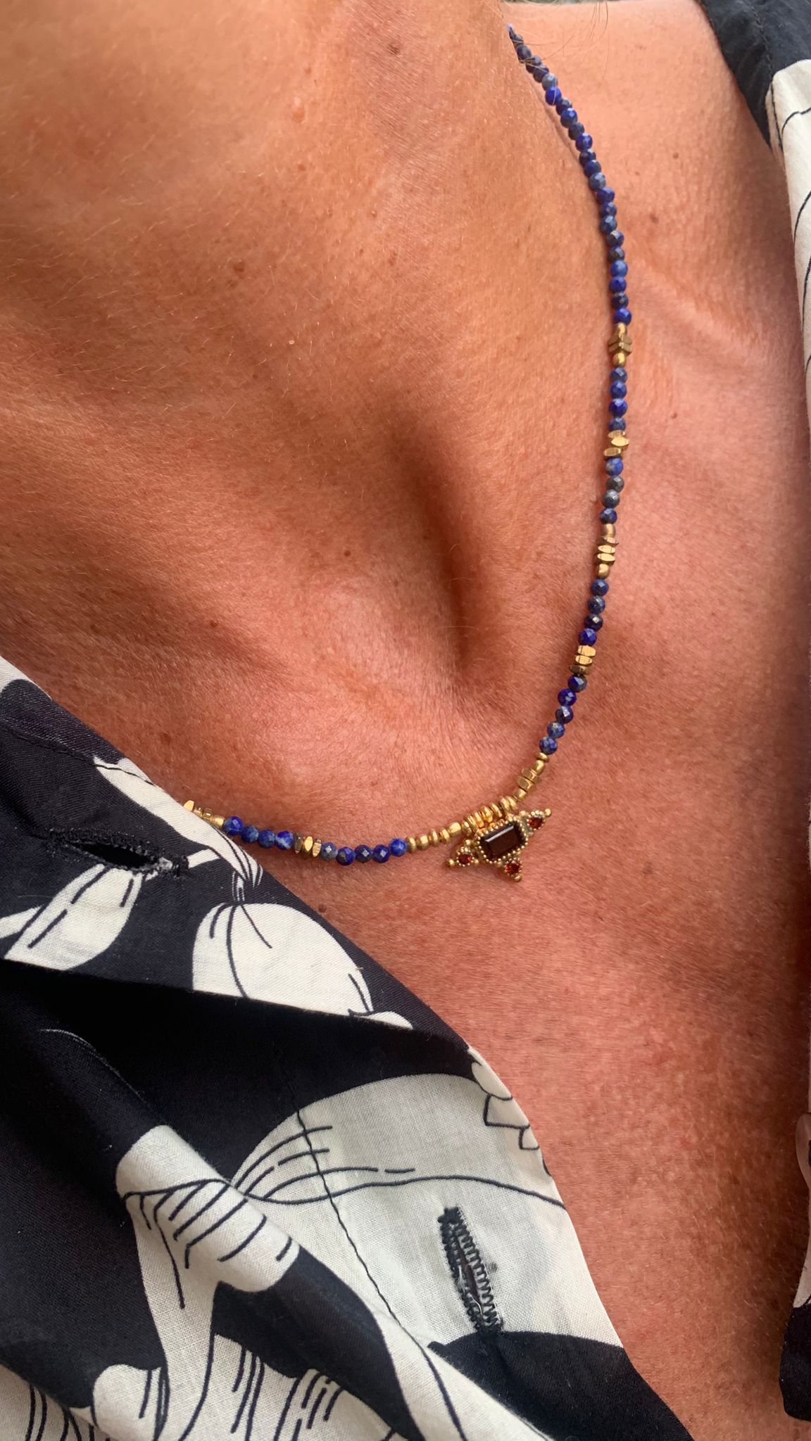 Collier PRIYA avec pierres semi-précieuses et pampilles