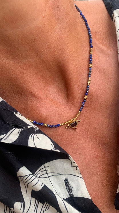 Collier PRIYA avec pierres semi-précieuses et pampilles