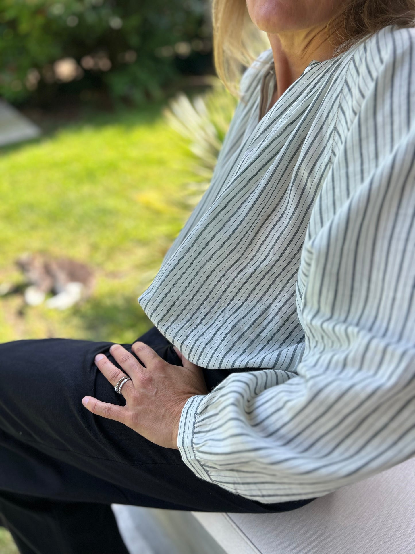 Blouse GEETA en coton Khadi rayé gris & écru
