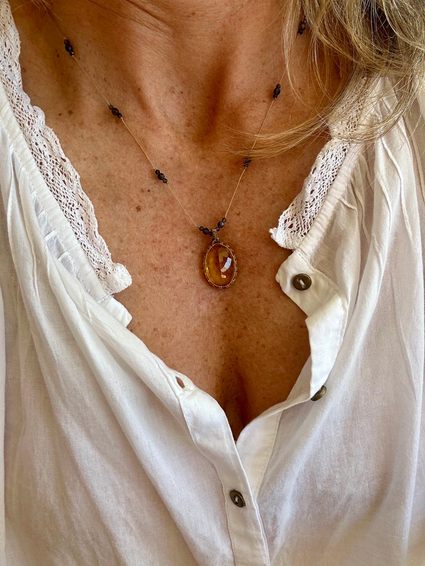 Collier INDIA fil de soie et pierres semi-précieuses