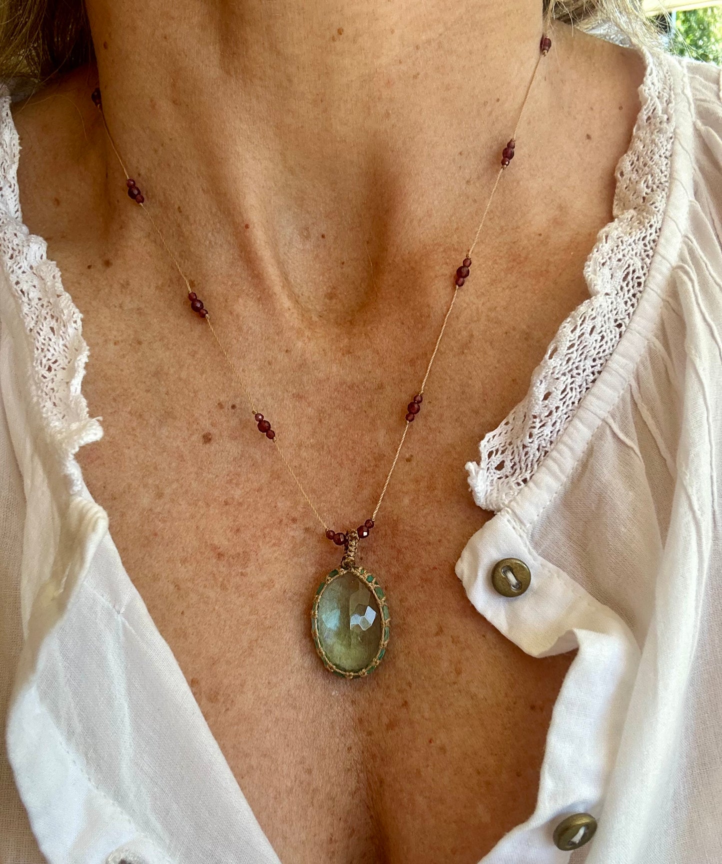 Collier INDIA fil de soie et pierres semi-précieuses